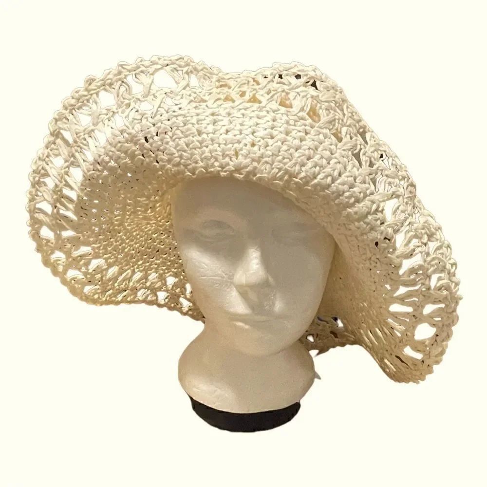 Vintage 70s cream crocheted floppy brim sun hat